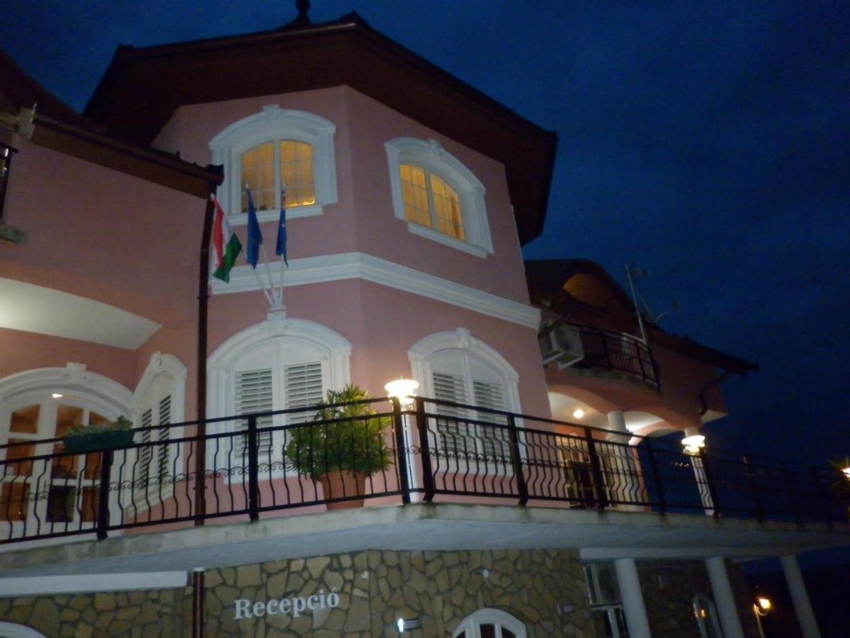 Manor Villa Heviz Exterior photo