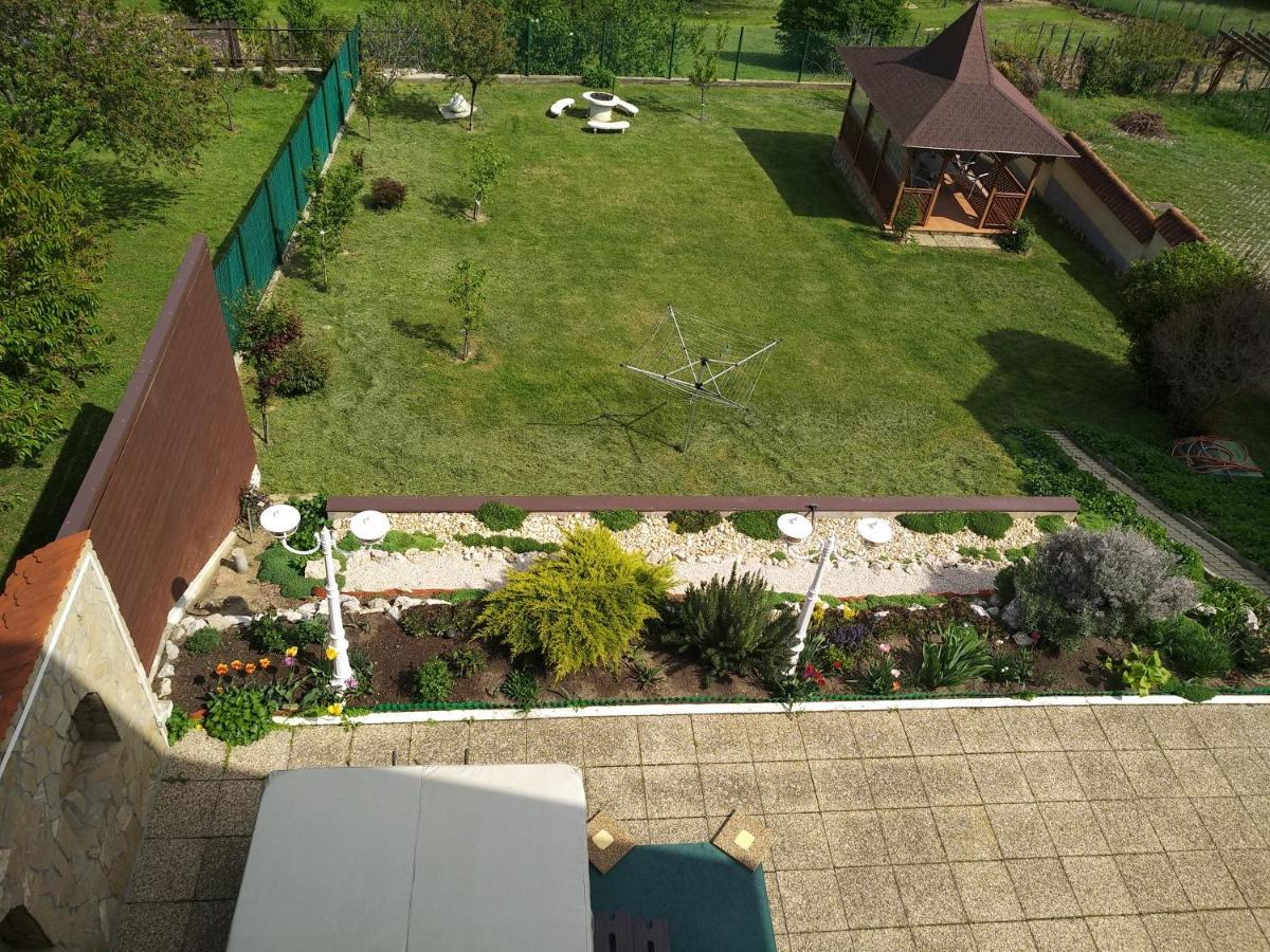 Manor Villa Heviz Exterior photo