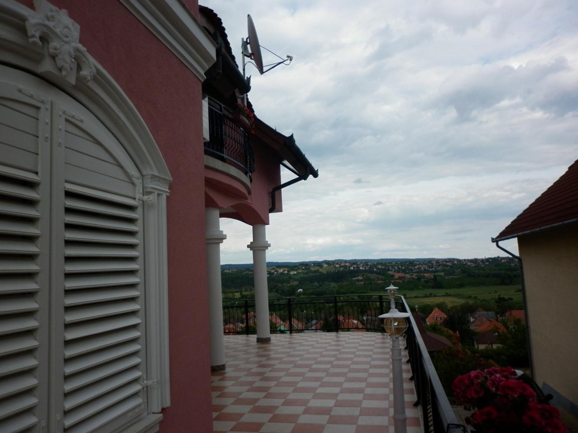Manor Villa Heviz Exterior photo